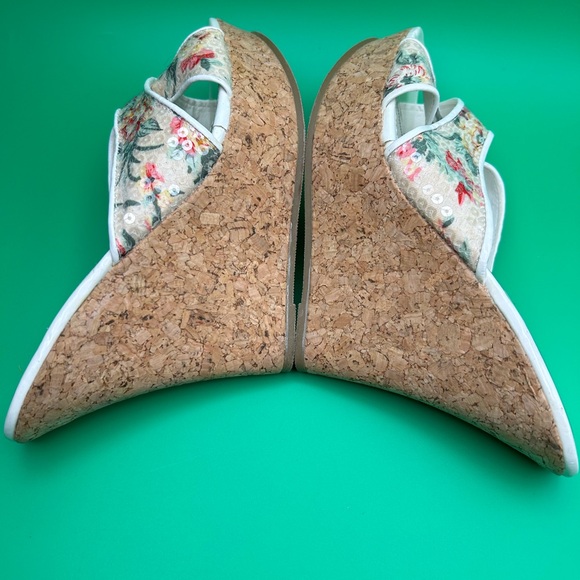 Bamboo Wedge Heel Floral Sandals Size 7 1/2 NWOT - Picture 6 of 7